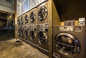 1124 Laundromat Wash Dry Space