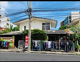 Lee​ laundry​ shop
