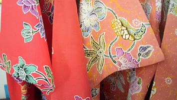 พลอย บ้านพอนซักอบรีด